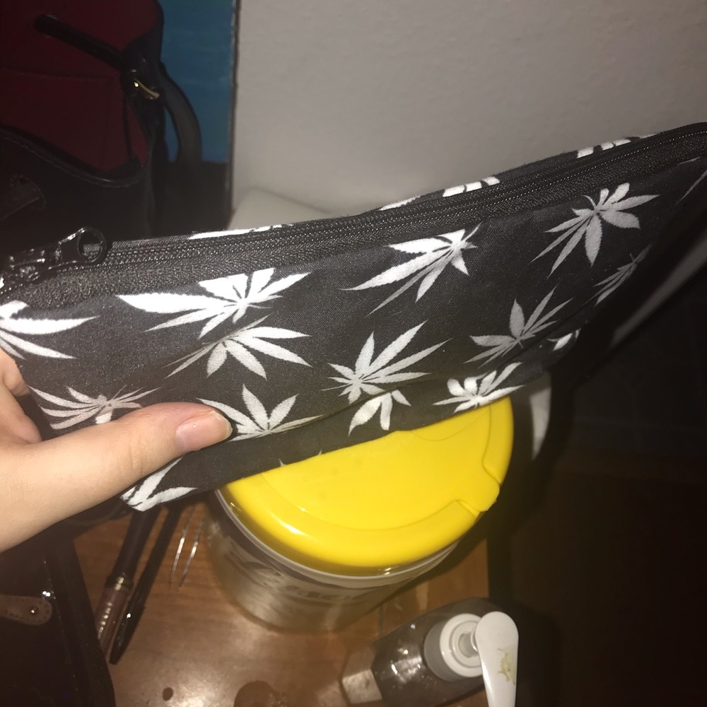 cute pouch - Picture 2 of 2